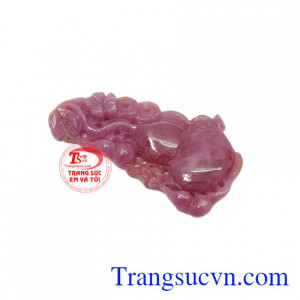 Trong phong thủy, hồ lô có tác dụng hóa giải mẫu thuẫn gia đình, tăng tài tụ lộc, trừ bỏ bệnh tật. Mặt hồ lô ruby chất lượng