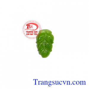 Mặt Nephrite chiếc lá may mắn là sản phẩm được nhiều khách hàng yêu thích và ưa chuộng,Mặt Nephrite chiếc lá may mắn