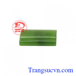 Mặt Nephrite tài lộc đẹp là món bảo vật tăng phúc khí cho chủ nhân.