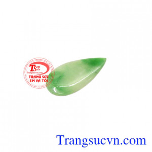 Mặt ngọc cẩm thạch lộc phát được chế tác hình giọt nước có thể làm mặt dây.