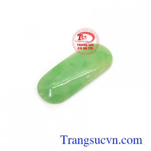 Mặt ngọc Jadeite tiền tài chứa nguồn năng lượng dồi dào, có tác dụng giải trừ tà khí, mang lại bình an, may mắn và tài lộc cho người đeo