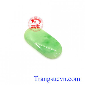 Mặt ngọc phỉ thúy tài lộc bình an có tác dụng mang đến tiền tài, vận khí, sức khỏe, may mắn cho gia chủ, xua đuổi tà ma giúp chủ nhân tránh khỏi những đen đủi, những luồng khí tiêu cực