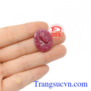 Mặt phật A Di Đà ruby thiên nhiên 