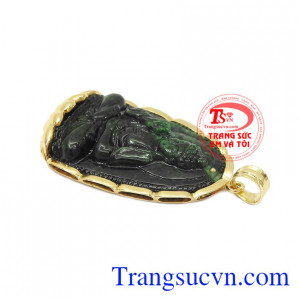 Thiết kế hợp phong thủy, thích hợp cho nhiều độ tuổi. Mặt phật jadeite tuổi tuất-tuổi hợi