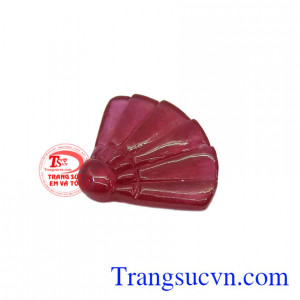 Mặt Ruby hình quạt đẹp có thể bọc vàng làm mặt dây chuyền.