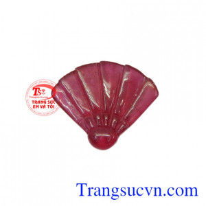 Mặt Ruby hình quạt đẹp là sản phẩm được chế tác tinh tế từ đá ruby thiên nhiên, đẹp mắt.