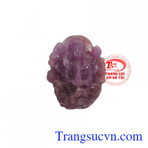 Mặt Ngọc Ruby Quan Âm Bình An là sản phẩm được chế tác 3D tỉ mỉ, tinh xảo