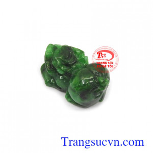 Mặt tỳ hưu phỉ thúy bình an là linh vật được ưa chuộng bậc nhất trong phong thủy, có tác dụng giải trừ tà khí, chiêu tài lộc, bình an và may mắn cho người đeo