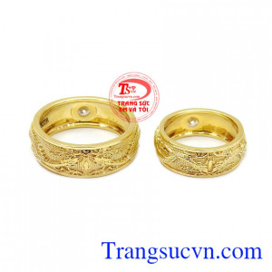 Thiết kế sang trọng, tinh tế và hợp phong thủy giúp ngày cưới của bạn càng thêm ý nghĩa hơn. Nhẫn cưới song long chầu nguyệt