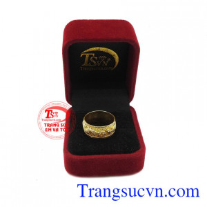 Sản phẩm bảo hành uy tín, giao hàng toàn quốc. Nhẫn long phượng sapphir vàng.