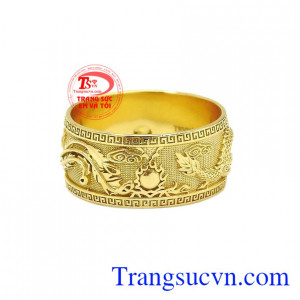 Với thiết kế tinh tế, sang trọng, hợp phong thủy mang đến cho người dùng một sản phẩm hoàn hảo. Nhẫn long phượng sapphir vàng