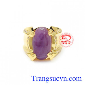 Nhẫn nam Sapphire vàng tây 10k mang lại vẻ sang trọng, hiện đại cho người đeo.