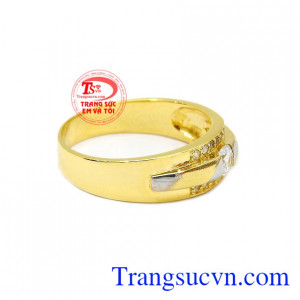 Sản phẩm có thể kết hợp cùng các trang phục và phụ kiện khác nhau. Nhẫn nam vàng 10k tinh tế đẹp