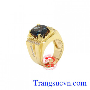 Nhẫn nam vàng Topaz đẹp là sản phẩm được chế tác từ đá Topaz thiên nhiên đã qua xử lí.