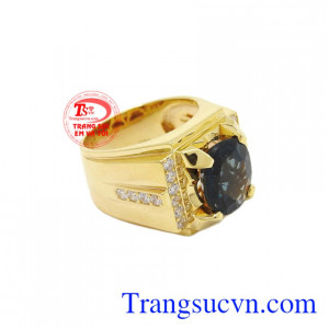 Nhẫn nam vàng Topaz đẹp mang lại vẻ sang trọng, quyền lực cho người đeo.
