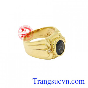 Nhẫn nam vàng Topaz sang trọng là có thể làm quà tặng cho người thân, bạn bè.