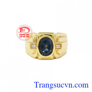 Nhẫn nam vàng Topaz sang trọng được chế tác tinh tế, đơn giản từ đá Topaz thiên nhiên đã qua xử lí.