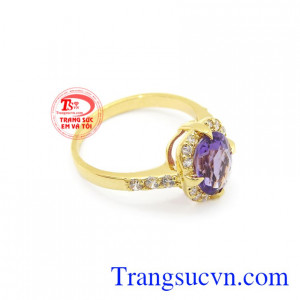 Nhẫn nữ đá thạch anh tím oval/Facet mang lại may mắn về phong thủy và sức khỏe cho người đeo.