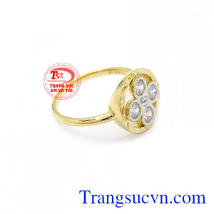 Nhẫn nữ hoa vàng 10k Korea phù hợp làm quà tặng cho người thân, bạn bè. 
