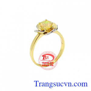 Nhẫn nữ Opal hoa hồng được thiết kế đọc đáo với kiểu dáng thời trang và sang trọng, luôn là sản phẩm được các bạn nữ yêu thích