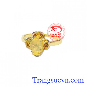 Người Phương Tây rất ưa chuộng đá Opal và coi đó là món quà quý để dành tặng những người thân yêu có sinh nhật vào tháng 10