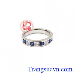 Sapphire thiên nhiên là biểu tượng của tri thức, sự lãnh đạo sáng suốt và trung thực,Nhẫn nữ Sapphire xanh