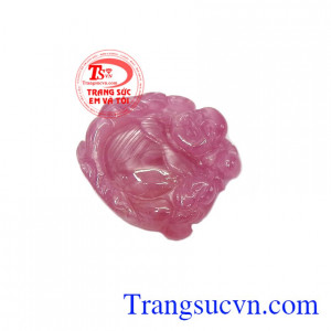 Phật Di Lặc Đá Ruby May Mắn có thể chế tác bọc vàng sang trọng làm mặt dây chuyền vàng, có giấy kiểm định chất lượng đá quý