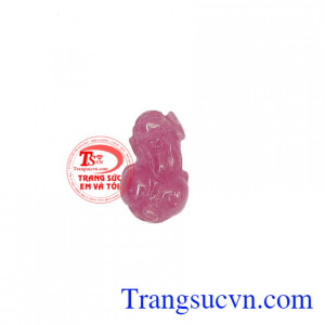 Tỳ hưu đá Ruby đại cát mang đến nhiều may mắn trong công việc và tiền tài