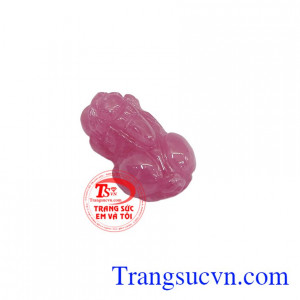 Tỳ hưu đá Ruby tự nhiên mang lại nhiều may mắn về tiền bạc, thuận lợi trong công việc kinh doanh