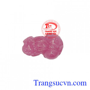 Tỳ hưu có miệng rộng, mông to, thích ăn vàng bạc châu báu nhưng lại không có hậu môn, nên chỉ ăn vào mà không nhả