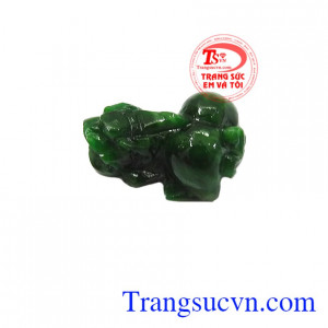 Ngọc cẩm thạch là vật tinh túy và quý báu nhất của trời đất, người dân Việt từ xưa đến nay cũng rất ưa chuộng cẩm thạch