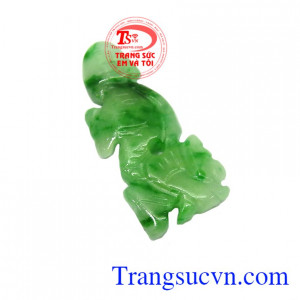 Ngọc cẩm thạch có tác dụng giảm bớt sự lo lắng, bồn chồn, có tinh thần thoải mái, tự tin, lạc quan sảng khoái, có thể vượt qua mọi khó khăn thử thách