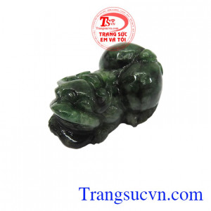 Tỳ hưu ngọc Jadeite chiêu lộc được chế tác chạm khắc tỉ mỉ, tinh xảo với công nghệ mới