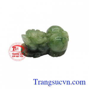 Tỳ hưu ngọc jadeite may mắn được chế tác từ ngọc cẩm thạch thiên nhiên, giao hàng nhanh trên toàn quốc