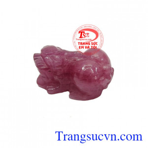 Ruby còn tượng trưng cho mặt trời, quyền lực tối thượng và sự tự do tuyệt đối