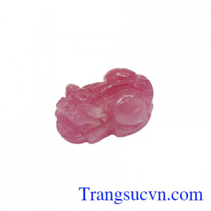 Tỳ Hưu Ruby Hưng Vượng có thể chế tác làm mặt dây chuyền, mặt nhẫn bọc vàng, kiểu dáng đẹp, sang trọng