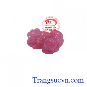 Tỳ hưu Ruby Thiên Nhiên Đẹp được chạm khắc tinh tế, sắc nét