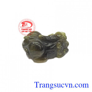 Tỳ hưu luôn được biết đến là linh vật hút tài lộc, giữ của cho gia chủ. Tỳ hưu sapphir tài lộc