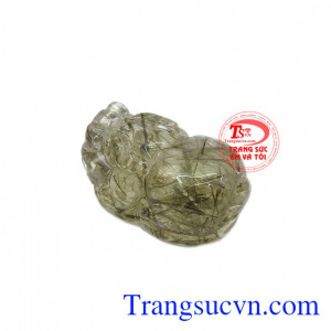 Tỳ hưu là linh vật giữ của, chiêu tài chiêu lộc mang lại sự giàu có và thịnh vượng cho gia chủ. Tỳ hưu thạch anh tóc độc đáo