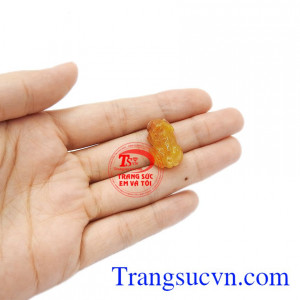 Tỳ hưu thạch anh tóc thích hợp bọc vàng hoặc bạc làm mặt dây, nhẫn. Tỳ hưu thạch anh tóc thiên nhiên phú quý