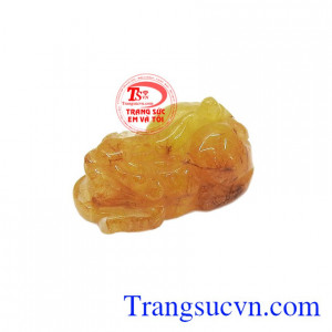 Tỳ hưu là linh vật may mắn đặc biệt về tiền bạc nên các sản phẩm chế tác tỳ hưu luôn được khách hàng yêu thích, lựa chọn. Tỳ hưu thạch anh tóc vàng may mắn