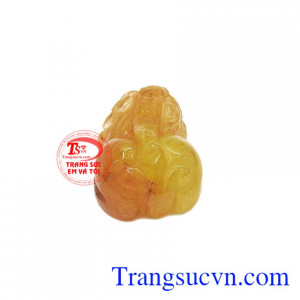 Tỳ hưu thạch anh tóc vàng may mắn mang đến cho người dùng sự tài lộc, thịnh vượng.