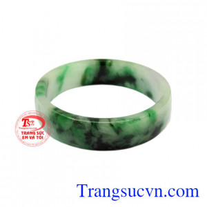 Vòng tay cẩm thạch an lành mang lại sự an lành, may mắn cho người sở hữu.