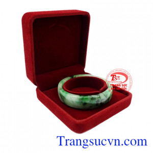 Vòng tay cẩm thạch an lành.