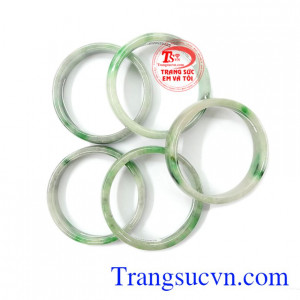 Vòng tay cẩm thạch chất lượng thiên nhiên.