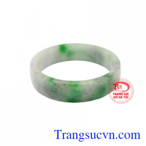 Vòng tay cẩm thạch chất lượng hiện đang được nhiều người yêu thích và ưu chuộng.