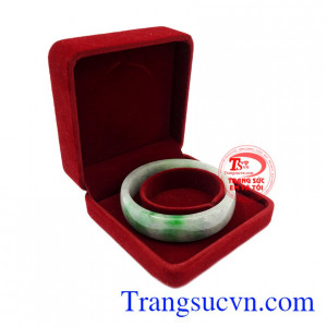 Vòng tay cẩm thạch chất lượng.