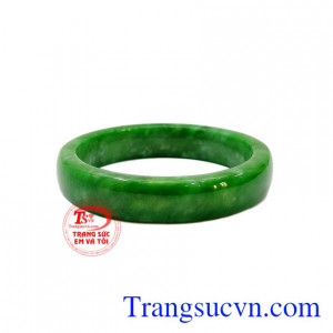 Vòng tay cẩm thạch như ý có thể bọc vàng mang lại sự sang trọng, quý phái cho người sở hữu.