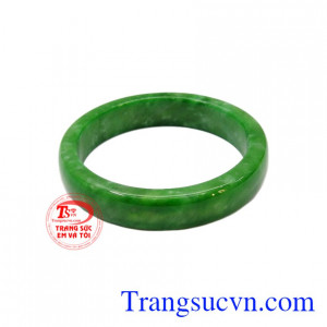 Vòng tay cẩm thạch như ý là mẫu sản phẩm được chế tác từ ngọc cẩm thạch thiên nhiên, màu đẹp, chất lượng.