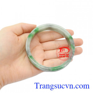 Vòng tay cẩm thạch thiên nhiên đẹp có giấy kiểm định uy tín.